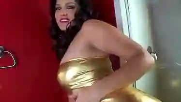 Sunny Leone showing her wet pussy in close up