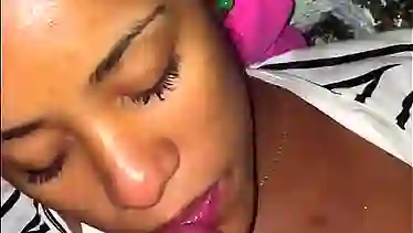 Achei novinha dormindo e gozei na boca dela