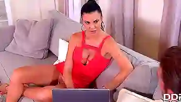 Busty British MILF Jasmine Jae Loves to Suck Cock and get Cum in her Mouth