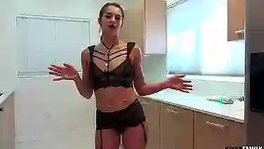 Kinky Family - Sofie Reyez - Cumming all over Stepsis Pussy