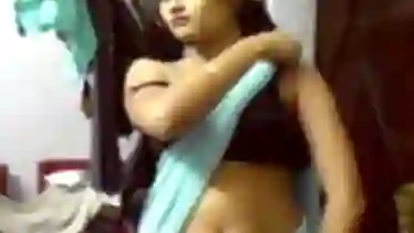 Indian Girl in Saree seducing