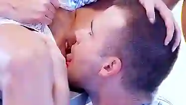 Guy licks pussy girlfriend and nice fucks her on the table
