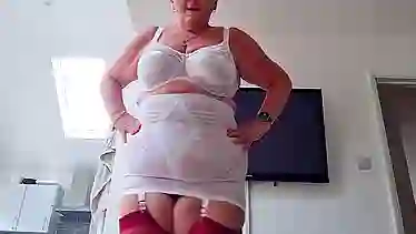 Watch me enjoy dirty old women's big mature ass & squirt like a pro