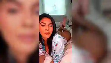 Brunette amateur masturbates in HD while webcamming for the first time