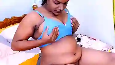 Mallu Lekha's massive tits and ass get off in homemade video
