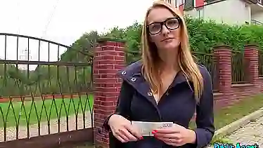Blonde gets in the car of a stranger and Fucks with him there